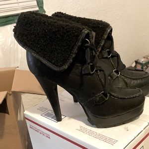 Size8 Anne Michelle Ankle bootie’s fold down